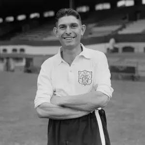 Football Jeff Taylor Captain Fulham FC circa 1950 025295 / 8 Football Jeff Taylor Captain Fulham FC circa 1950 025295 / 8