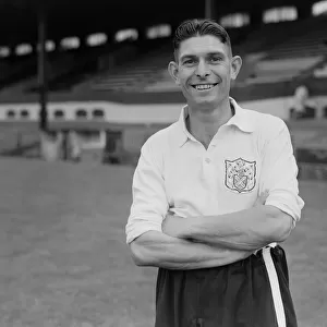 Football Jeff Taylor Captain Fulham FC circa 1950 025295 / 8