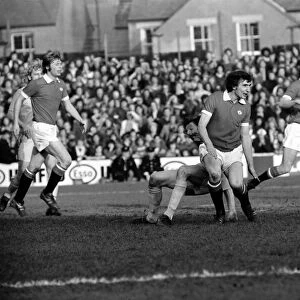 Football: Oxford United vs. Manchester United. February 1975 75-00765-031