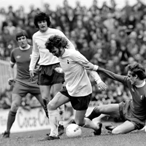 Football: Tottenham Hotspur F. C. vs. Liverpool F. C. March 1975 75-01598-044