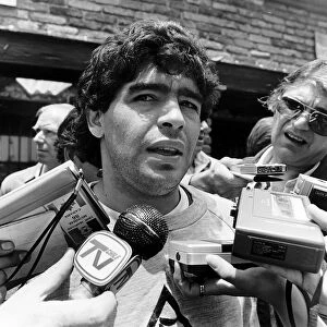 Football World Cup 1986 Diego Maradona Argentinian footballer talking to