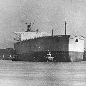 The fourth 167, 000 ton ore - bulk oil carriers Sir John Hunter completed by the Swan