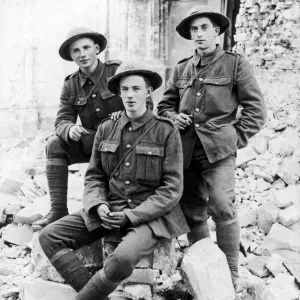 Frank Brazier of the 3rd Battalion The Royal Warwickshire Regiment (centre Frank Brazier of the 3rd Battalion The Royal Warwickshire Regiment (centre
