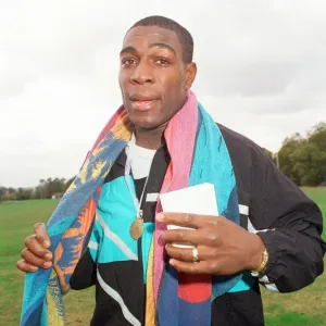 Frank Bruno at Sindlesham School. 4th November 1990 Frank Bruno at Sindlesham School. 4th November 1990