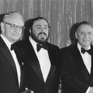 Frank Sinatra (Right) and tenor Luciano Pavarotti (Centre