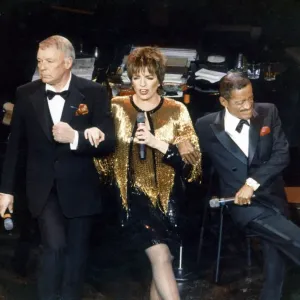 Frank Sinatra singerand actor onstage with Liza Minneli Frank Sinatra singerand actor onstage with Liza Minneli