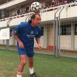 FRANK WORTHINGTON - EX FOOTBALLER DEMONSTRATING HIS SKILL 20 / 05 / 1996 BY BARDEN FRANK WORTHINGTON - EX FOOTBALLER DEMONSTRATING HIS SKILL 20 / 05 / 1996 BY BARDEN