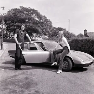 Frank Worthington Huddersfield fooballer seen here withnhis girlfriend Vicki Frank Worthington Huddersfield fooballer seen here withnhis girlfriend Vicki