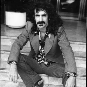 Frank Zappa. Musico americano, al The Royal Garden Hotel. Frank Zappa. Musico americano, al The Royal Garden Hotel.