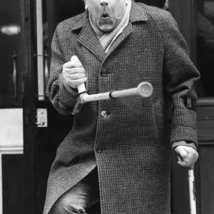 Frankie Howerd leaving hospital on crutches - February 1980 15 / 02 / 1980