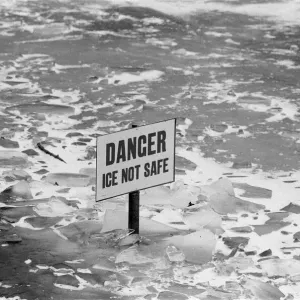 Frozen Lake, Cannon Hill Park, Birmingham, England, 17th February 1986 Frozen Lake, Cannon Hill Park, Birmingham, England, 17th February 1986