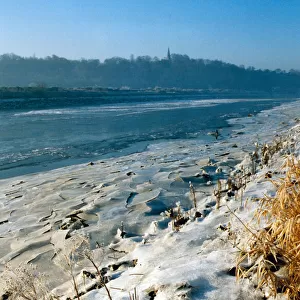 The frozen River Tyne at Newburn, North Tyneside. January 1991