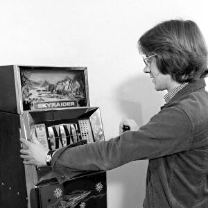 Fruit machines / Arcades / Amusements / Gambling. January 1975 75-00158-001