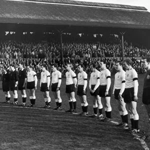 Fulham v Sheffield United 23-11-1963 Fulham team line up before the kick off for