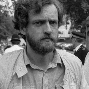 El futuro líder laborista Jeremy Corbyn marcha con los organizadores de la. El futuro líder laborista Jeremy Corbyn marcha con los organizadores de la.