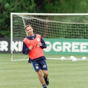 Gareth Southgate trainiert für die englische Fußballnationalmannschaft am Bisham Abbey in der Grafschaft Berkshire Gareth Southgate trainiert für die englische Fußballnationalmannschaft am Bisham Abbey in der Grafschaft Berkshire