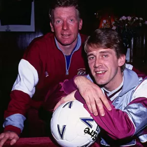 Gary MacKay with manager Alex McDonald November 1988