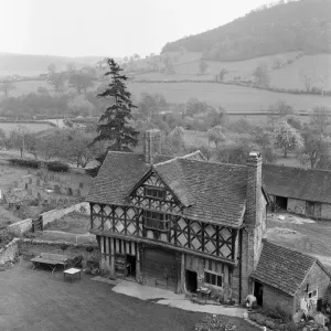 La casa delle chiavi a Stokesay Castle a Stokesay, Shropshire. 21 aprile 1961. La casa delle chiavi a Stokesay Castle a Stokesay, Shropshire. 21 aprile 1961.