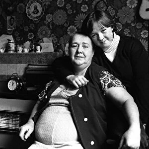 £150 up to 1 / 4 page Pauline Quirke with mother Hetty at home in Stoke