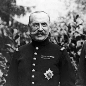 General Foch (2 October 1851 e 20 March 1929) seen here during a meeting with King George