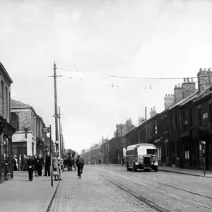 Une image générale de la zone Scotswood à Newcastle - Une route animée de Scotswood le 22 mai 1945.