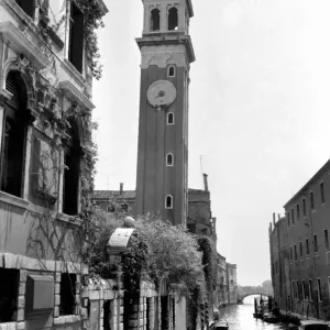 General scenes in Venice. April 1975 75-2202-009 General scenes in Venice. April 1975 75-2202-009