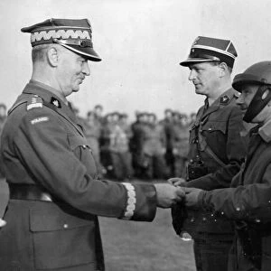 General Sikorski presenting Polish paratrooper badges. Circa September 1941