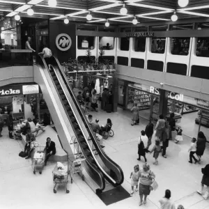 Vue d'ensemble du centre commercial The Galleries à Washington. 19 août 1988.