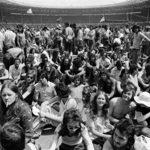 Visuale generale che mostra le migliaia di tifosi al concerto di musica d'estate a Wembley.
