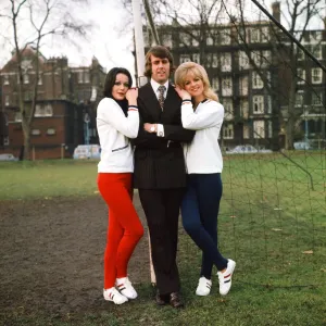 Geoff Hurst von Stoke City ist auch Direktor eines Sportbekleidungsunternehmens und Entwerfer dafür Geoff Hurst von Stoke City ist auch Direktor eines Sportbekleidungsunternehmens und Entwerfer dafür