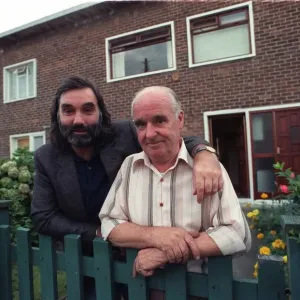 GEORGE BEST GOES HOME. SEPT 90-7985 www. expresspictures GEORGE BEST GOES HOME. SEPT 90-7985 www. expresspictures