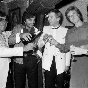 George Best con Patrick Lineham, Chris Benbrook, Carolyn Furby.