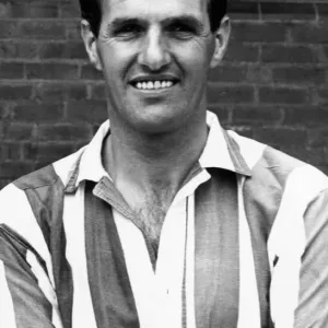 George Lee (4 juin 1919 - 1er avril 1991) était un footballeur anglais qui a joué aile gauche.