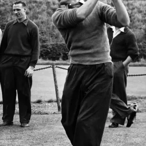 George Lee (4 June 1919 - 1 April 1991) was an English footballer who played left wing George Lee (4 June 1919 - 1 April 1991) was an English footballer who played left wing