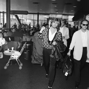 George Michael du groupe pop Wham !, partant de Heathrow pour New York.