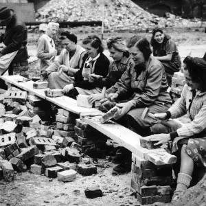 German women recycle bricks to help rebuild Berlin after WW2 German women recycle bricks to help rebuild Berlin after WW2
