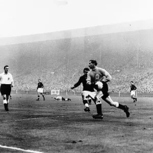 Gil Merrick, goalkeeper for Birmingham City and seen here playing for England, 1953 Gil Merrick, goalkeeper for Birmingham City and seen here playing for England, 1953