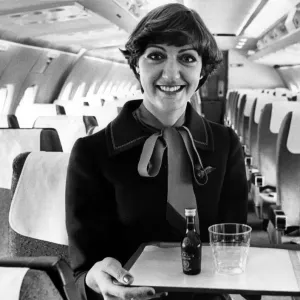Gill Stokoe, 30 años, azafata jefe a bordo de un avión Trident de British Airways.