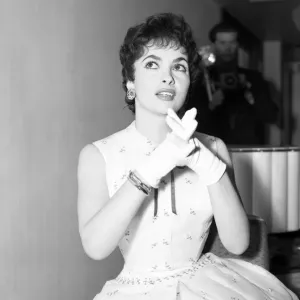 Gina Lollobrigida, Italian actress, attends press reception for new film, Trapeze Gina Lollobrigida, Italian actress, attends press reception for new film, Trapeze
