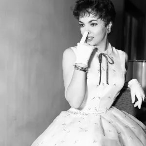 Gina Lollobrigida, Italian actress, attends press reception for new film, Trapeze Gina Lollobrigida, Italian actress, attends press reception for new film, Trapeze