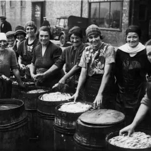 Girls of the North Shields Fish Quay packing herring for abroad Girls of the North Shields Fish Quay packing herring for abroad