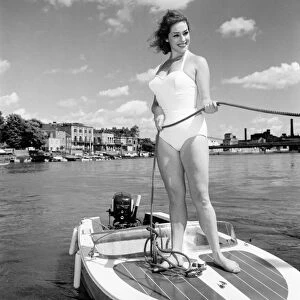 Glamour girl / actress June Barry at Hammersmith Pier. June 1960 M4372-007