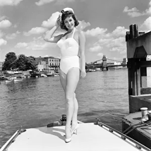 Glamour girl / actress June Barry at Hammersmith Pier. June 1960 M4372-009