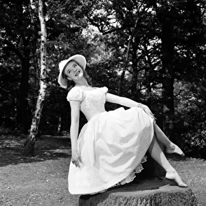 Glamour girl Val Hollman. January 1960 M4307-011