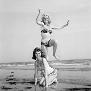 Glamour girls Marion and Jean Collins on the beach. June 1960 M4323-003