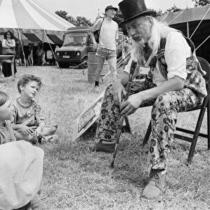 Glastonbury Festival 1994. General scenes. A wise old man entertains
