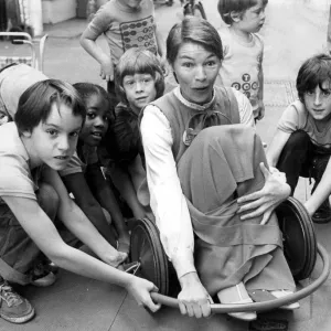 Glenda Jackson with children at press call - September 1980