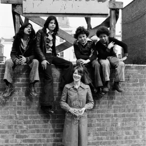 Glenda Jackson with Pimlico Children, 3rd April 1974 Print