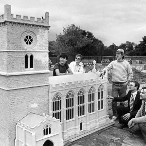 Die Gloria der elisabethanischen Zeit wird in Warwick - im Miniaturformat - wiederbelebt. Die Gloria der elisabethanischen Zeit wird in Warwick - im Miniaturformat - wiederbelebt.