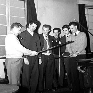 Golf pro Ken geddes demonstrates some of the footballers grips with a snooker cue at